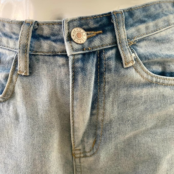 3/$15 Patchwerk Asymmetric Cut Jeans in Light Wash - Picture 3 of 10